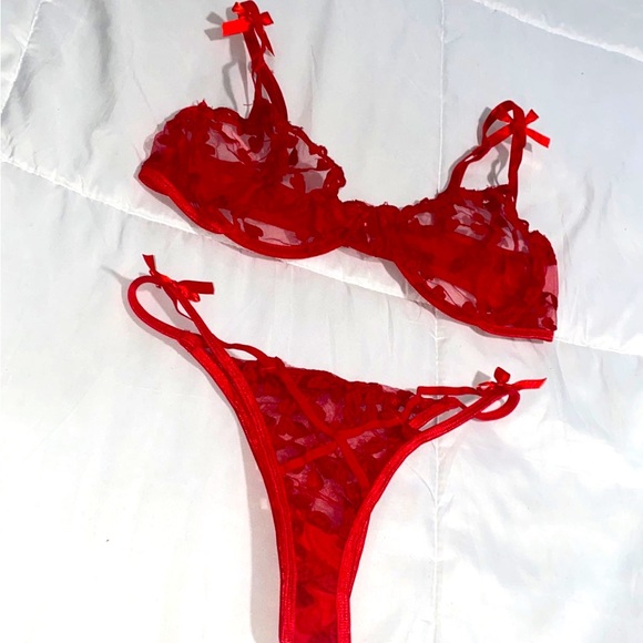 Lingerie set - Picture 1 of 3